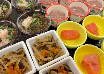 小鉢各種(松前漬、イカ塩辛他)