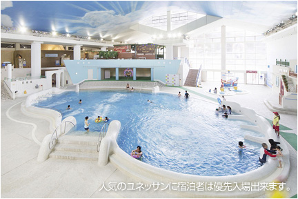 水着で遊ぶアミューズメントスパゾーン 「ユネッサン」